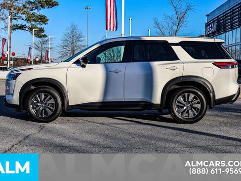 Used 2025 Nissan Pathfinder S image 9