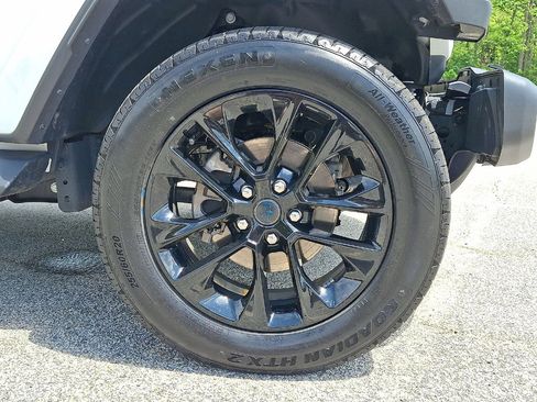 Certified 2025 Jeep Wrangler Unlimited Sahara AWD/4WD image 27
