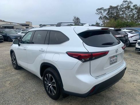 Used 2022 Toyota Highlander XLE FWD image 8