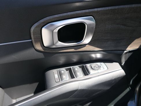 Used 2023 Kia Sorento EX w/ Panoramic Sunroof Package FWD image 14