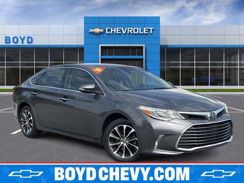 Used 2018 Toyota Avalon XLE Premium FWD image 1