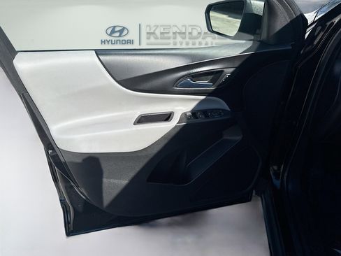 Used 2020 Chevrolet Equinox LS image 17