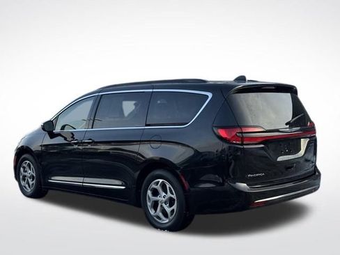 Used 2023 Chrysler Pacifica Limited image 8