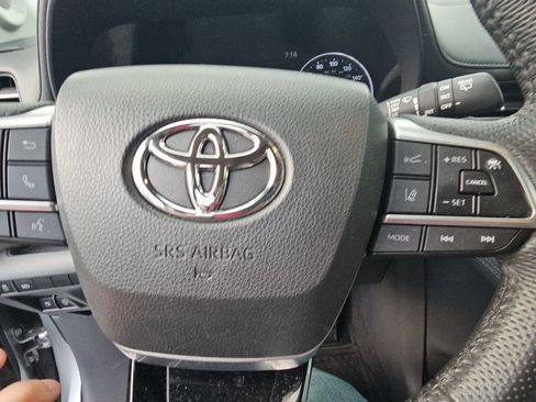 Certified 2023 Toyota Sienna Limited FWD image 12