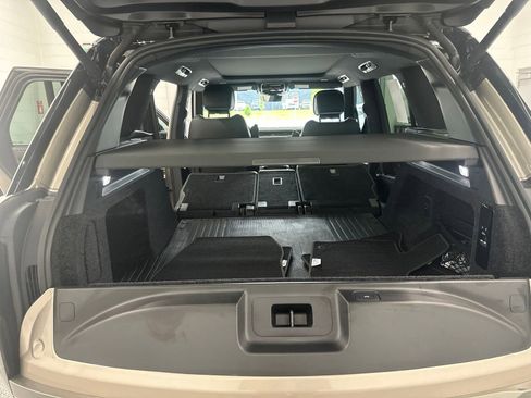 Used 2025 Land Rover Range Rover SE AWD/4WD image 11