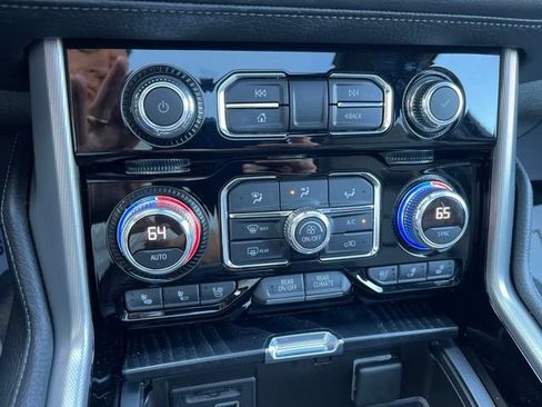 Used 2021 GMC Yukon Denali w/ Denali Ultimate Package AWD/4WD image 32