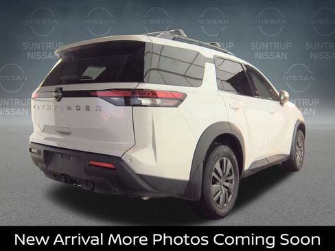 Certified 2025 Nissan Pathfinder SV w/ SV Premium Package FWD image 3