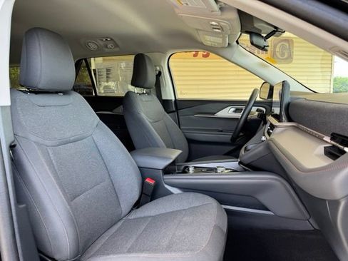 Used 2025 Ford Explorer Active AWD/4WD image 26