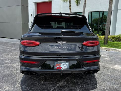 Used 2022 Bentley Bentayga AWD/4WD image 18