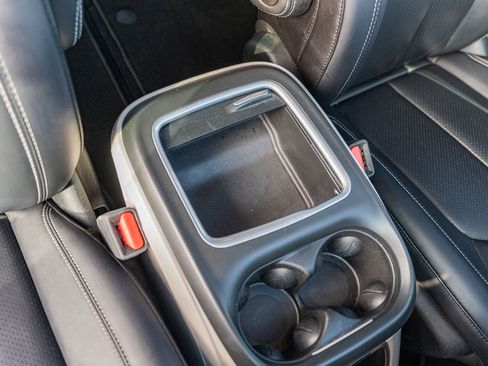 Used 2024 Chrysler Pacifica Touring-L image 11