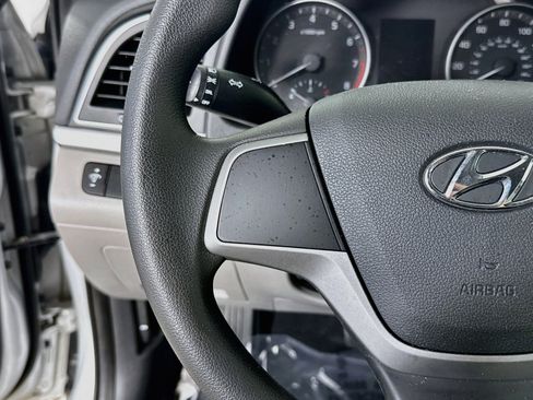 Used 2017 Hyundai Elantra SE FWD image 14