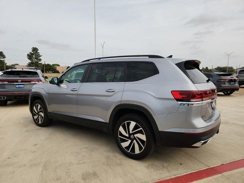 Used 2025 Volkswagen Atlas SE FWD image 4