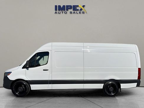 Used 2025 Mercedes-Benz Sprinter 2500 image 2
