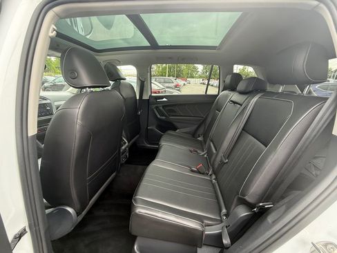 Used 2022 Volkswagen Tiguan SE w/ Panoramic Sunroof Package AWD/4WD image 23
