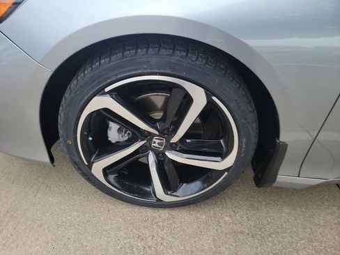 Used 2022 Honda Accord Sport image 9