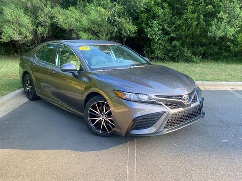 Used 2021 Toyota Camry SE AWD/4WD image 1
