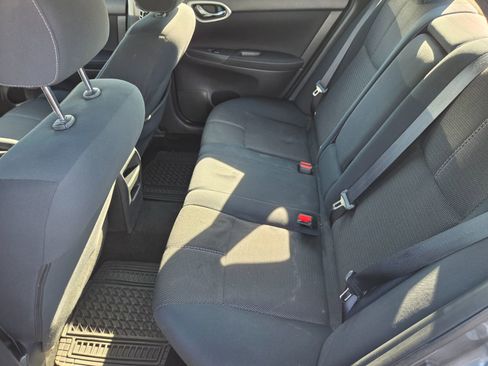 Used 2015 Nissan Sentra S image 9