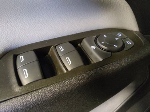 Used 2023 Chevrolet Equinox LT FWD image 27
