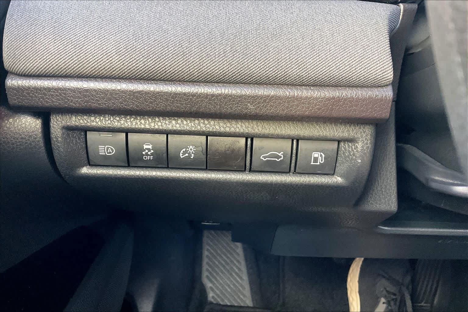 Used 2025 Toyota Camry LE FWD image 32