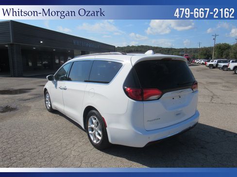 Used 2018 Chrysler Pacifica Touring Plus w/ Tire & Wheel Group image 11