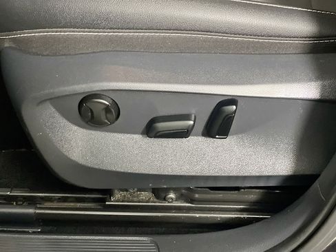 Used 2024 Volkswagen Taos SE image 15