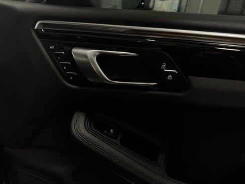 Used 2024 Porsche Macan Base image 17