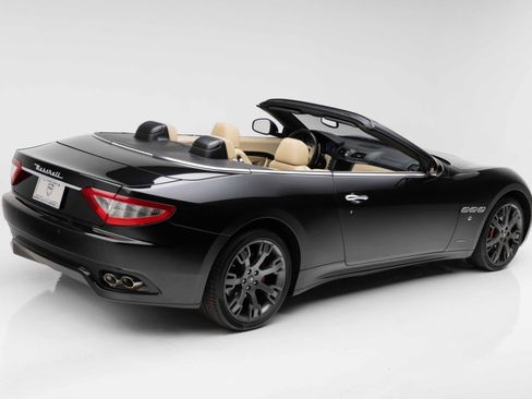 Used 2015 Maserati GranTurismo Convertible RWD image 3