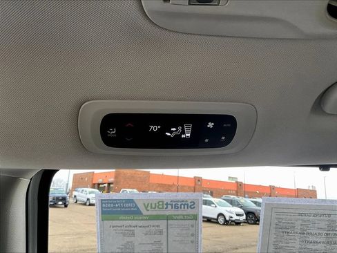 Used 2024 Chrysler Pacifica Touring-L FWD image 12