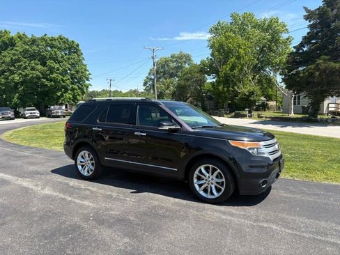 Used 2015 Ford Explorer XLT w/ Equipment Group 202B FWD image 29