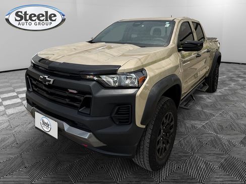 Used 2023 Chevrolet Colorado Trail Boss w/ Technology Package AWD/4WD image 1