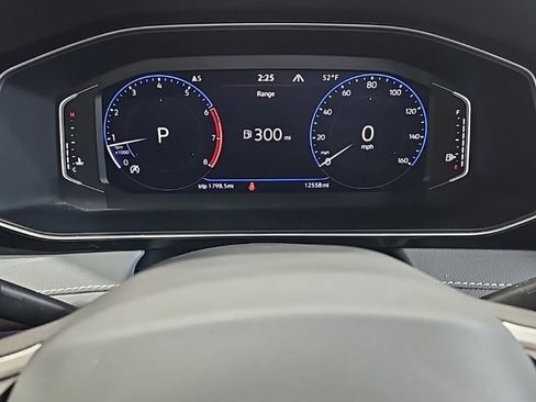 Used 2025 Volkswagen Jetta SEL image 34