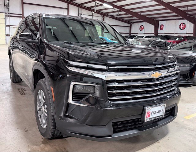 Used 2024 Chevrolet Traverse LT FWD image 1