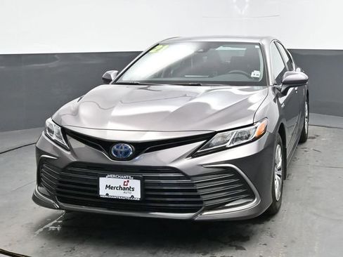 Used 2021 Toyota Camry LE image 2