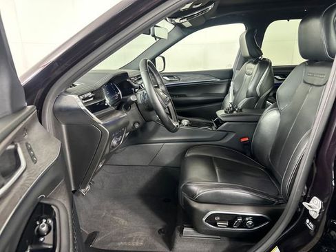 Used 2022 Jeep Grand Cherokee Overland w/ Advanced Protech Group III AWD/4WD image 11