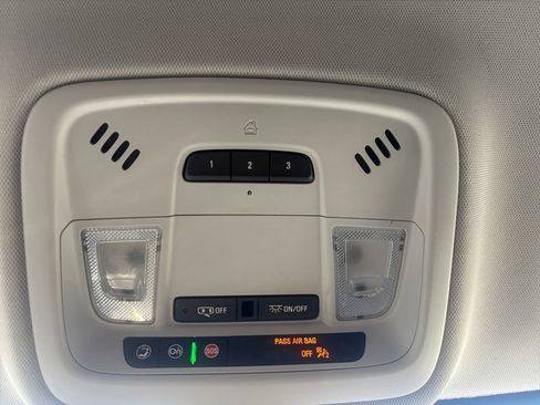 Used 2020 Chevrolet Traverse LT FWD image 24
