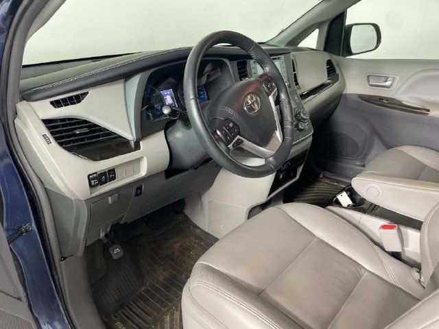 Used 2018 Toyota Sienna XLE Premium AWD/4WD image 3