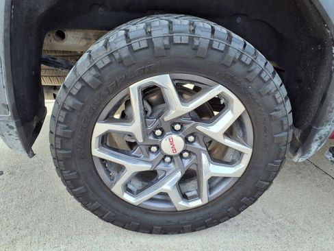 Used 2022 GMC Sierra 1500 SLT image 4