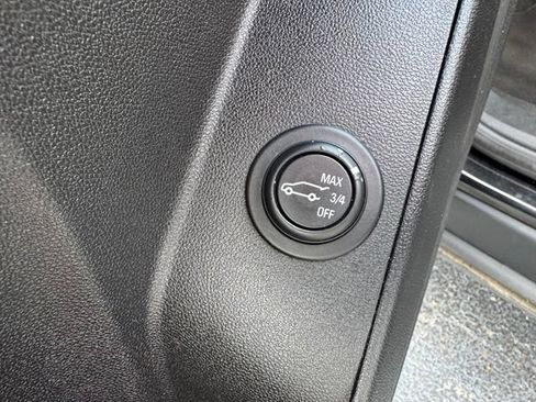 Used 2018 Chevrolet Equinox LT FWD image 20