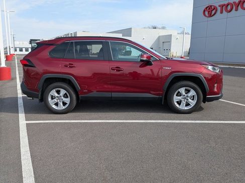 Used 2021 Toyota RAV4 XLE w/ Convenience Package image 4