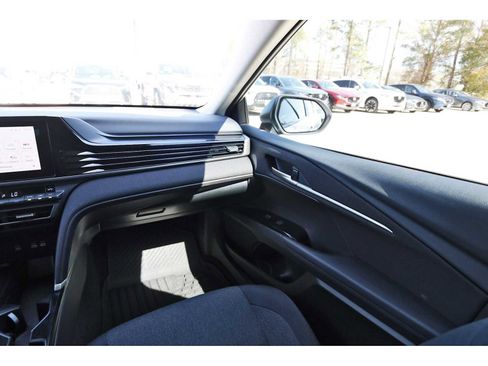 Used 2025 Toyota Camry LE image 8