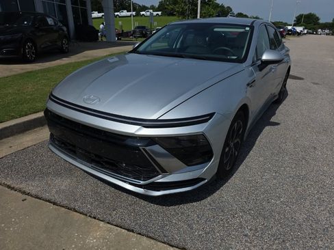 Used 2025 Hyundai Sonata SEL FWD image 3