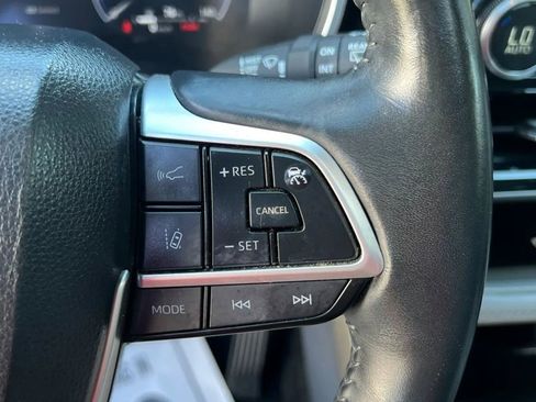 Used 2023 Toyota Highlander Limited FWD image 16