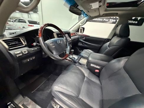 Used 2014 Lexus LX 570 4WD image 21