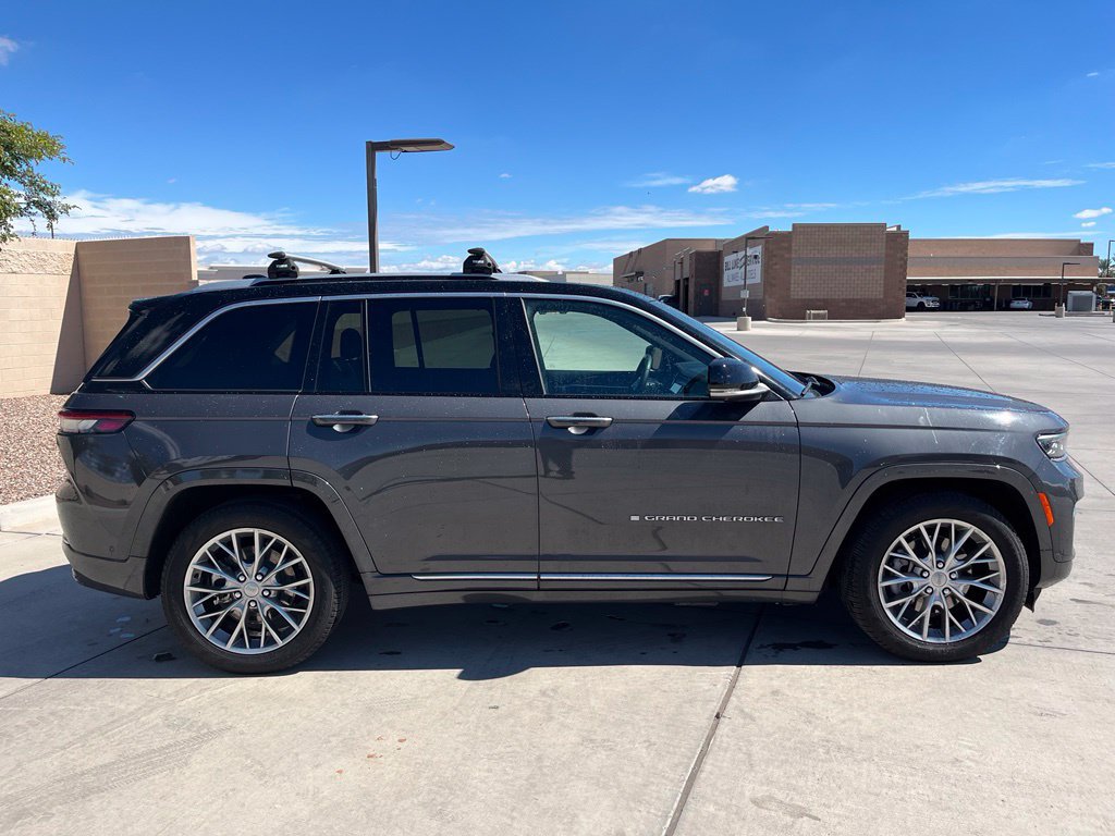 Used 2022 Jeep Grand Cherokee Summit w/ Advanced Protech Group IV AWD/4WD image 10