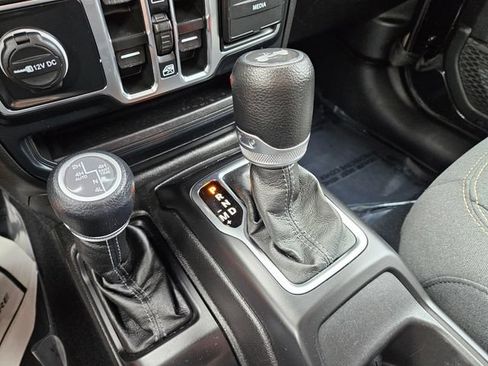 Used 2024 Jeep Wrangler Unlimited Sahara AWD/4WD image 31