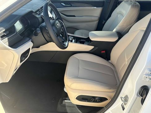 New 2025 Jeep Grand Cherokee L Limited image 9