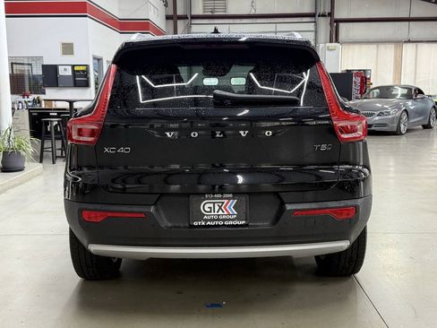 Used 2022 Volvo XC40 T5 Momentum AWD/4WD image 6