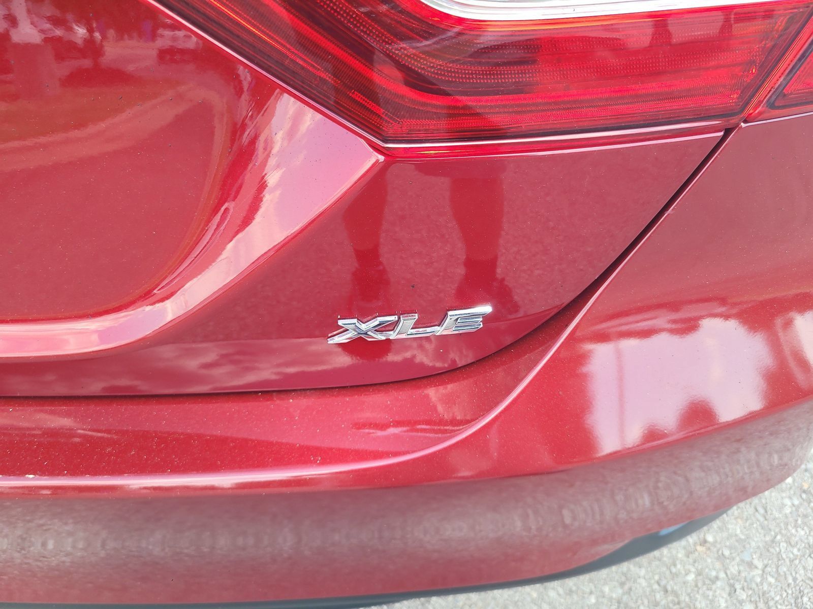 Used 2020 Toyota Camry XLE FWD image 25