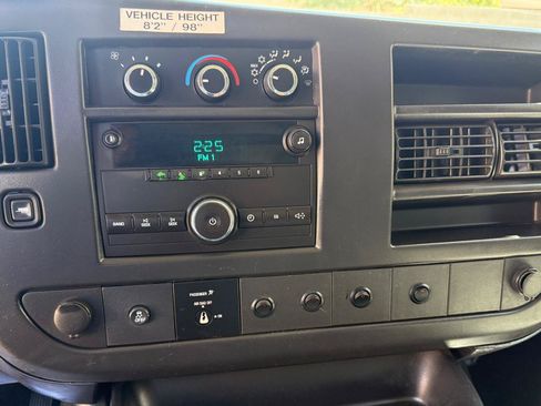 Used 2013 Chevrolet Express 2500 RWD image 23