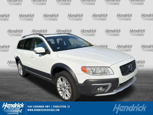 Used 2016 Volvo XC70 T5 Platinum w/ Protection Package FWD image 1